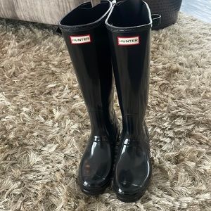 Black almost new women’s rain boots Hunter brand
